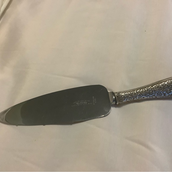 Vintage Hunt Silver Co. Repousse Cake Server - Picture 6 of 8